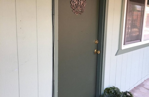 Mount Shasta Apartment | Ideal Location! Downtown Apartment, Close to Wilderness Trails w/Covered Parking