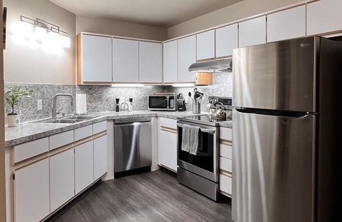 Saugatuck House | IDEAL Location in Saugatuck - 2 minutes to Downtown & Blue Star Trail @ Frt Door