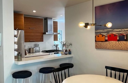 Marina del Rey House | Ideal location, Minutes to Beach & Abbott Kinney, lots of parking