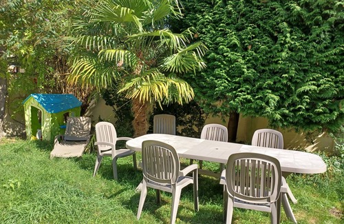 Bry-sur-Marne Cottage | Ideal LOCATION to visit Paris & Disney - very select setting with PARKING