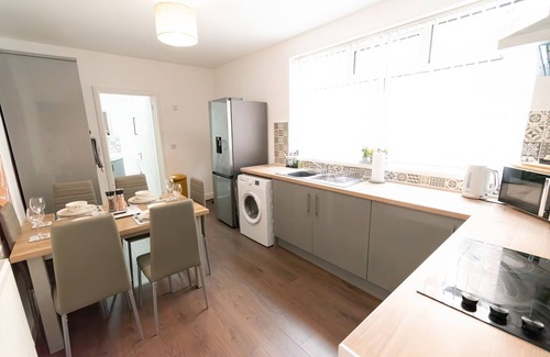Clayton House | Ideal Lodgings Near Eithad