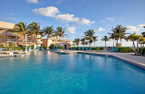 Crystal Harbour Apartment | Ideal Mix of Comfort and Value! Outdoor Pool, Free Parking, Pets Allowed