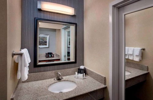 Foxboro Hotel | Ideal Mix of Comfort and Value! Near Wrentham Village Premium Outlets