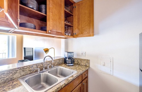 Sherman Oaks Apartment | Ideal Sherman Oaks 1BR w/Gym, Pool, walk to Ventura Blvd, by Blueground