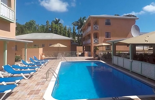 Worthing Hotel | Ideal Stay for Beach Goers: Cozy Room w/Living Area and Kitchenette | 3 Rooms