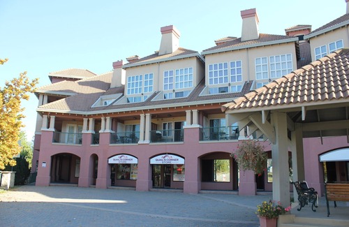 Quail Ridge Apartment | Ideal Studio Near The Airport! (203B)