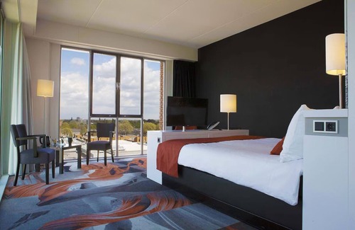 Municipality of Helmond Hotel | Ideal Wellness Retreat with Pool and Spacious Outdoor Areas for Relaxation