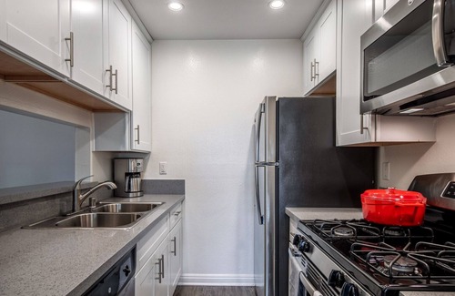 Westwood Apartment | Ideal Westwood 1BR w/Gym, nr. UCLA/Medical Center by Blueground