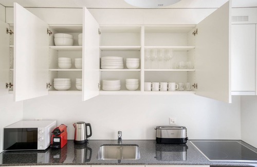 Werd Apartment | Ideal Wiedikon 3.5 Room w/Storage, 1 min to Market, by Blueground