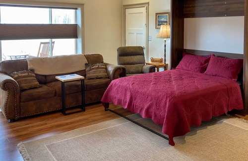Big Lake House | Ideally Located Alaskan Getaway w/ Patio & Hot Tub