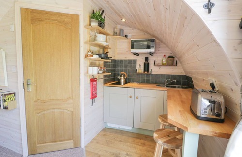 Saint Asaph Cottage | IDRIS POD, pet friendly, luxury holiday cottage in St Asaph