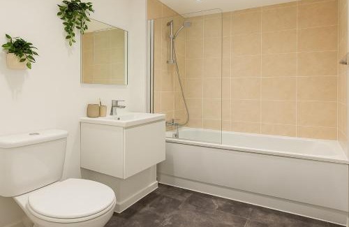 Sands End Apartment | Idyllic 2 Bed Balcony Flat Chelsea Harbour