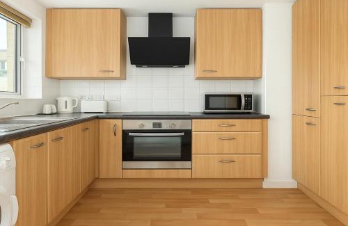 Sands End Apartment | Idyllic 2 Bed Balcony Flat Chelsea Harbour