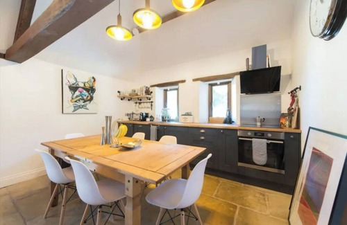 Brimpsfield House | *Idyllic Barn: Cotswold Hideaway Stunning Village*