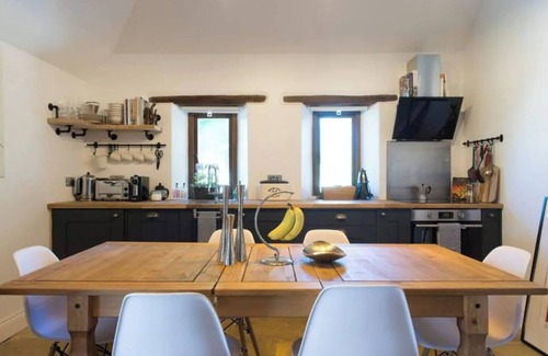 Brimpsfield House | *Idyllic Barn: Cotswold Hideaway Stunning Village*
