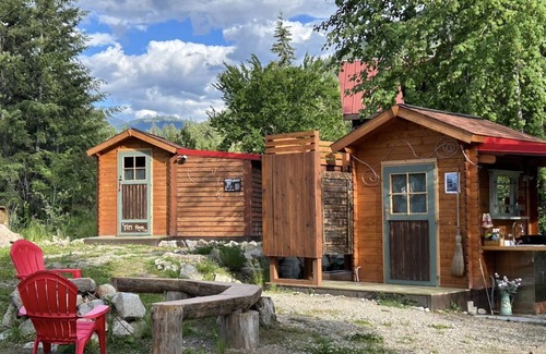 Nelson Cabin | Idyllic Cabin Retreat only 5 minutes away from Nelson