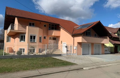 Timisoara Apartment | Idyllic cellar in the "House of Peace"