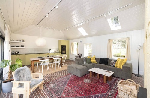 Dunbar Apartment | Idyllic Cottage with Garden and Patio