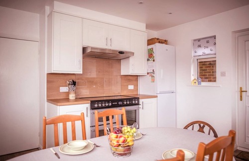 East Dean and Friston House | Idyllic Country Cottage Green Pastures