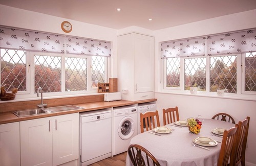 East Dean and Friston House | Idyllic Country Cottage Green Pastures