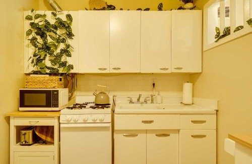 Biggs Field Apartment | Idyllic El Paso Retreat about 6 Mi to Downtown!