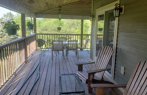 Town of White Creek House | Idyllic Farm Cottage