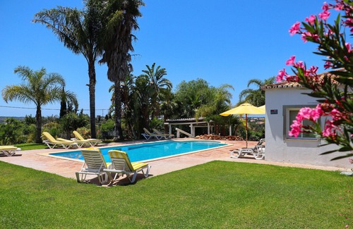 Sao Clemente Cottage | Idyllic Farm House with huge Garden for 14PAX