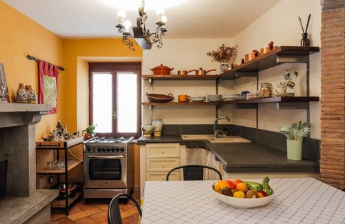 Lubriano House | Idyllic historic family home with private garden. Free shuttle to Civita.