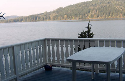 Karlstad Municipality House | Idyllic holiday home right on the lake in Värmland