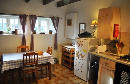 Laz Cottage | Idyllic riverside 2 bedroomed gite in midst of quiet Breton countryside