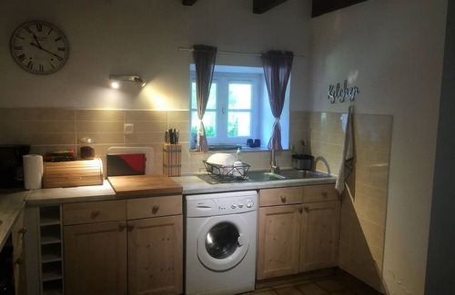Laz Cottage | Idyllic riverside 2 bedroomed gite in midst of quiet Breton countryside