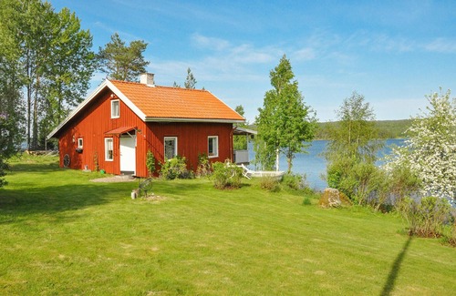 Amotfors House | Idyllic vacation home with lake view and private pier.