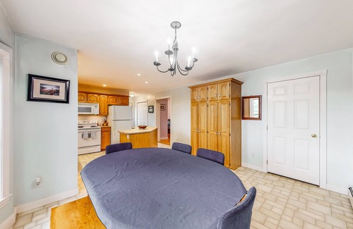 Waldoboro House | Idyllic waterfront home with furnished deck, grill, sweeping views & private W/D