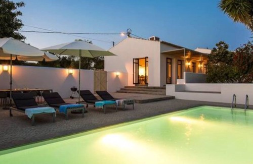 Loule Villa | Idyllisch Gelegen, mit Privatem Pool