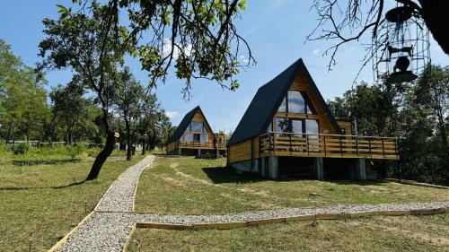 Valea Mare-Pravat House | IezerVenture Cabins - ChiangMai