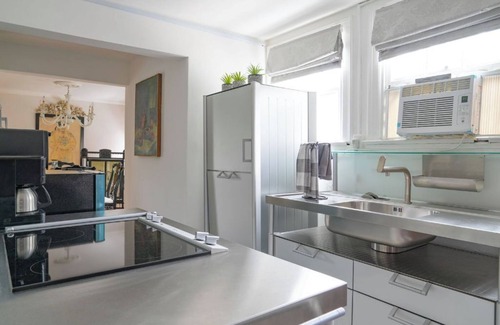 Hunting Ridge Apartment | If you love living and being surrounded by Art and History