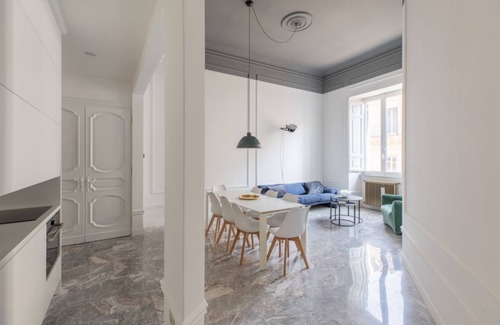Rome City Centre Apartment | iFlat | Corso Deluxe Apartment