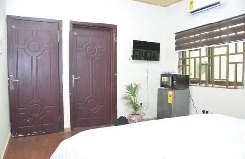 Osu Klottey Bed & Breakfast | Ihsaana Residence. Visit us and let’s help you relax and explore Ghana’s beauty