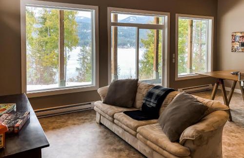 Christina Lake House | IKES Retreat