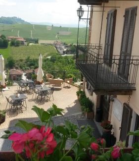 Castellinaldo Bed & Breakfast | Il Borgo B&B