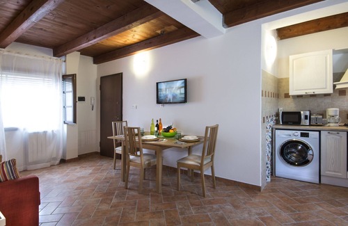 Tresana Apartment | Il Borgo di Tresana Alessandro, free Wi-Fi, professional cleaning