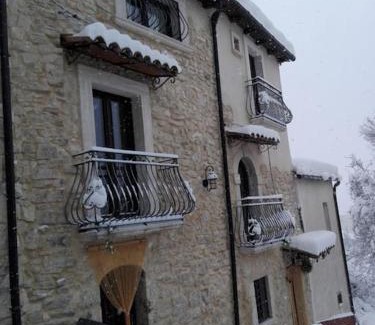 Montenero Val Cocchiara House | Il Borgo della Zittola
