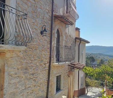 Montenero Val Cocchiara House | Il Borgo della Zittola