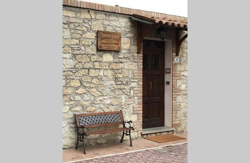 Rocca Malatina Apartment | Il cortile di Rocca