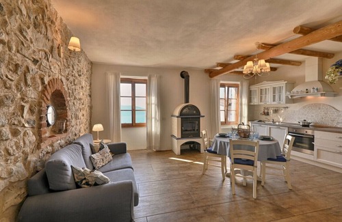 Oldesio Apartment | Il Melo - Theater Home, with marvellous lake view