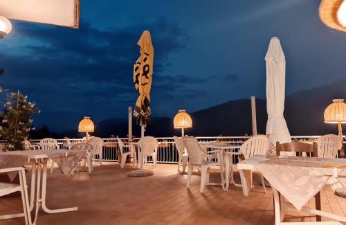 Civenna Hotel | IL MIRABEAU
