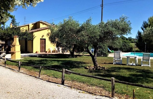 Deruta House | IL PINO: apartment within farmhouse just 15 minutes far from Assisi.
