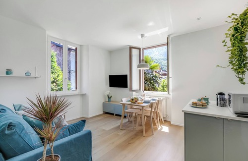 Calde Apartment | Il Porticciolo Lake Front, Castelveccana, Italy