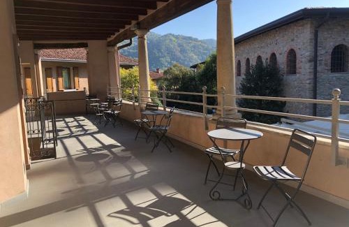 Arlate House | Il Portico - 1711 Luxury Guest House