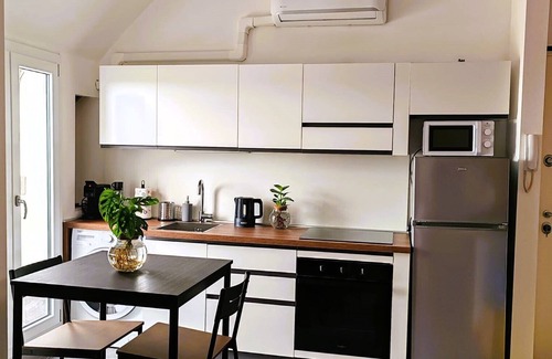 Niguarda Apartment | Il Terrazzo di Bicocca M5 apartment in brilliant Milano with WiFi, AC